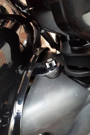 R 3 Fluted Tank Bolt